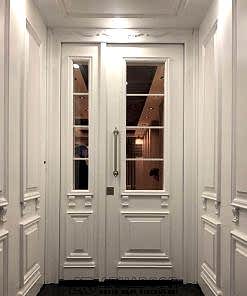 Beyaz Villa Kapısı